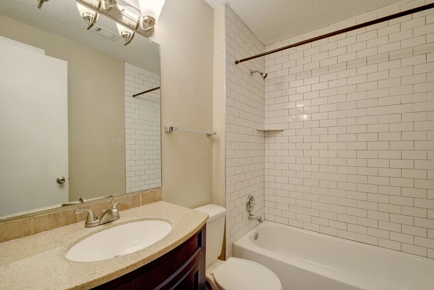 Building Photo - 418 Linden St