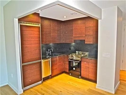 Building Photo - 540 W 28th St