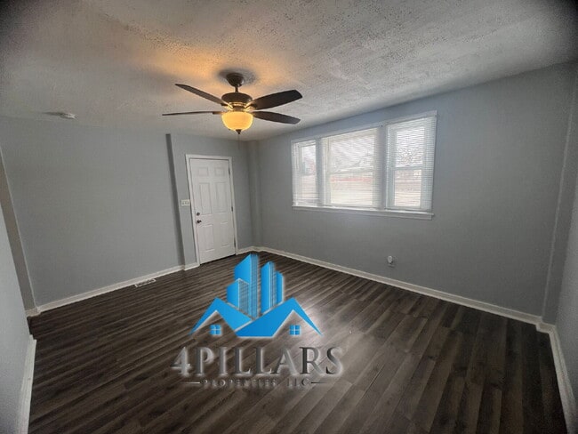 Building Photo - 1311 E Columbus Dr