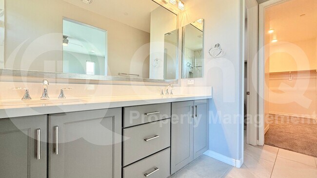 Building Photo - 7423 E Paraiso Dr