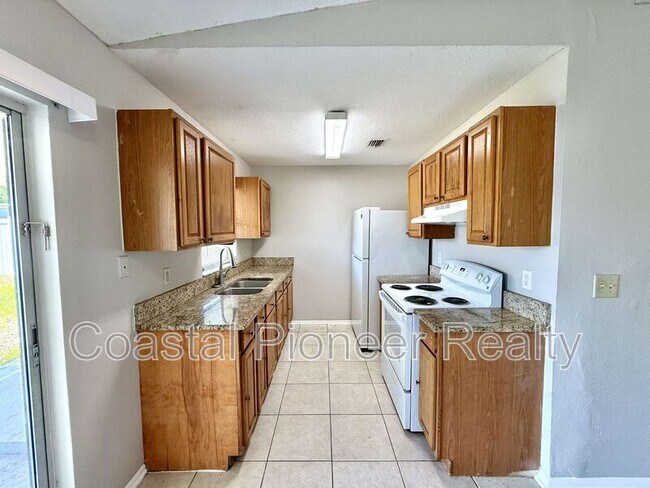 Building Photo - 1242 Coolmont Dr