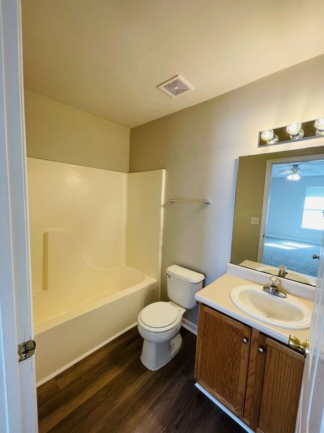 Building Photo - Townhouse off Hartsfield Road-$500 off first months rent!