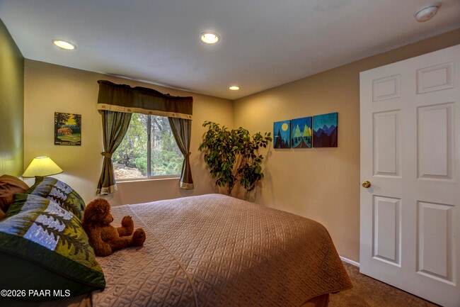 Building Photo - 704 Pima Rd