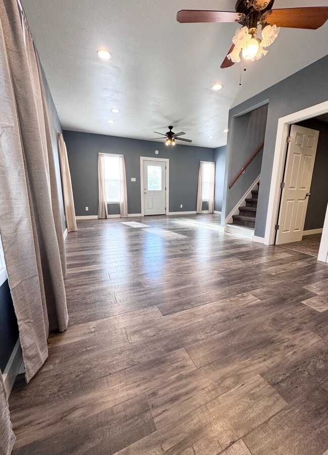 Primary Photo - 408 Ave