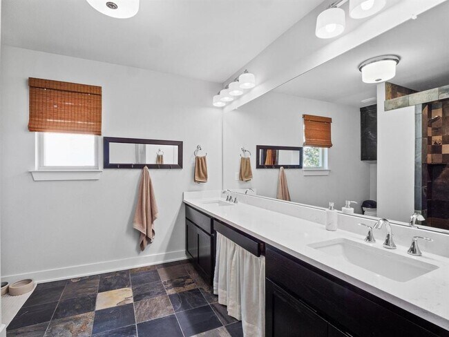 Building Photo - 10103 Twin Lake Loop