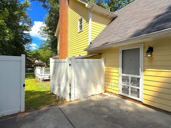 Building Photo - 2321 Heathershire Ln