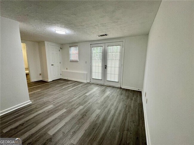 Building Photo - 3945 Peninsula Ct