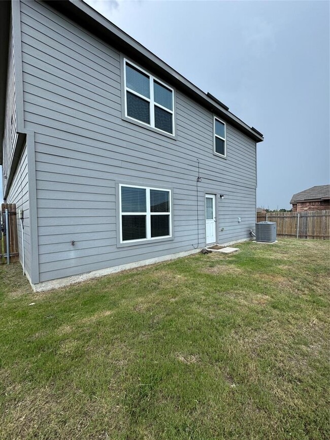 Building Photo - 18641 Quiet Range Dr