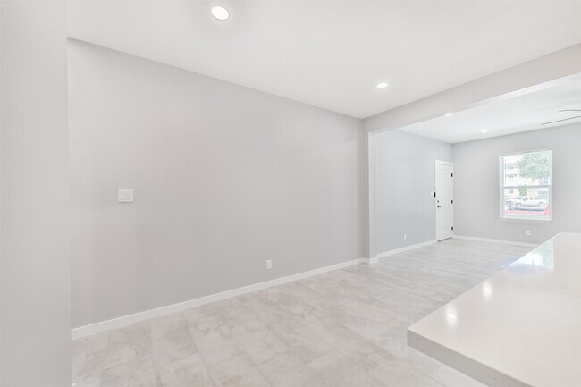 Building Photo - 4323 Ursuline St