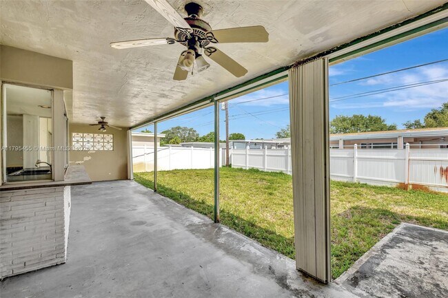 Building Photo - 9121 SW 54th Pl