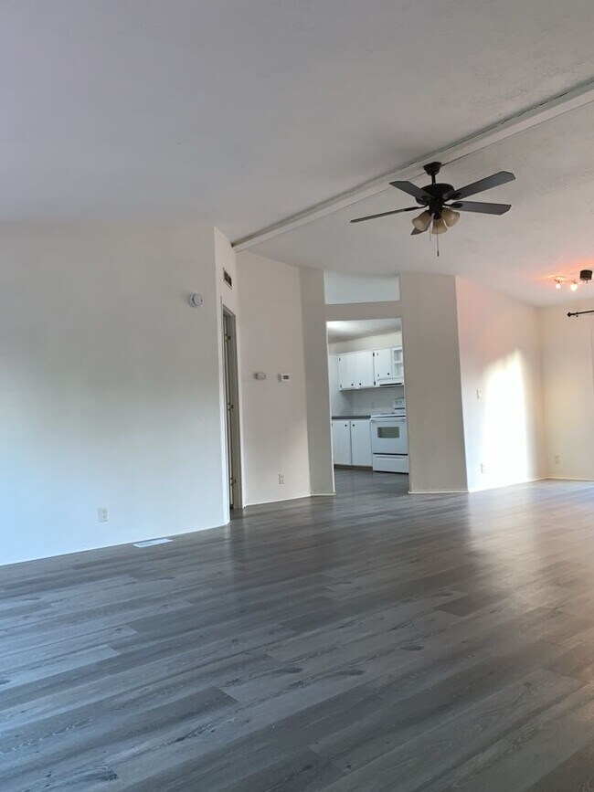 Building Photo - Stunning manufactured home w/detached garage!