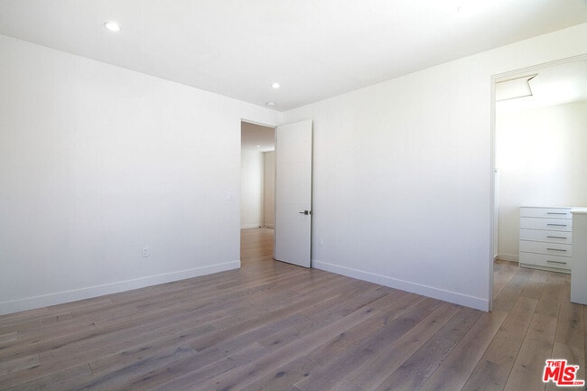 Building Photo - 5537 W 3rd St