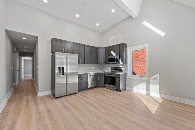 Building Photo - 4535 Avondale St