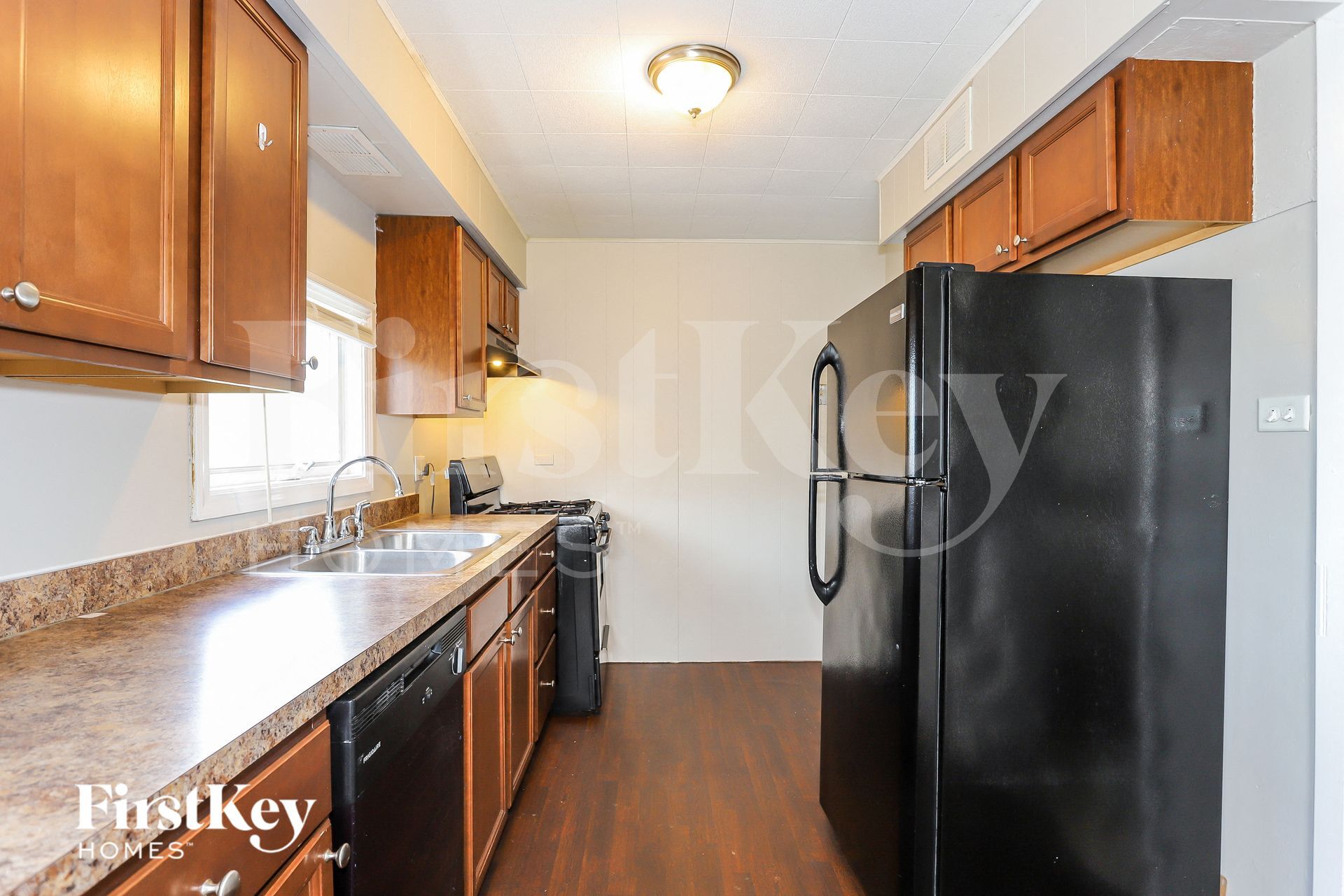 Building Photo - 14448 Kilbourn Ave