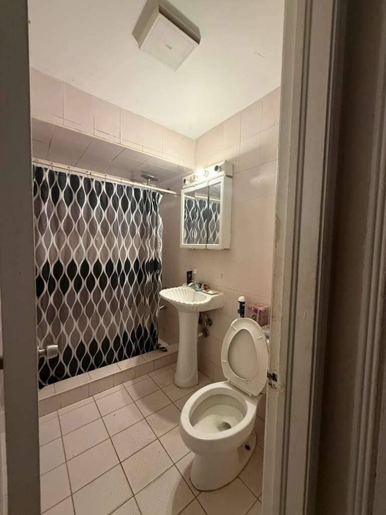Building Photo - 540 E 49th St