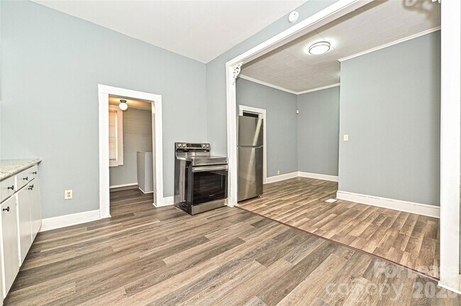 Building Photo - 408 S 12th St