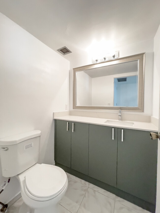 Building Photo - 3430 Galt Ocean Dr