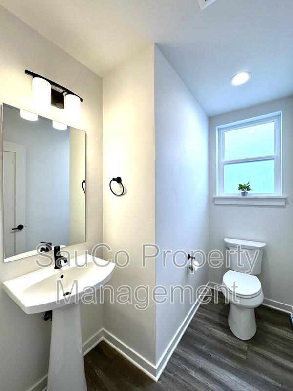 Building Photo - 6442 SE Provence St