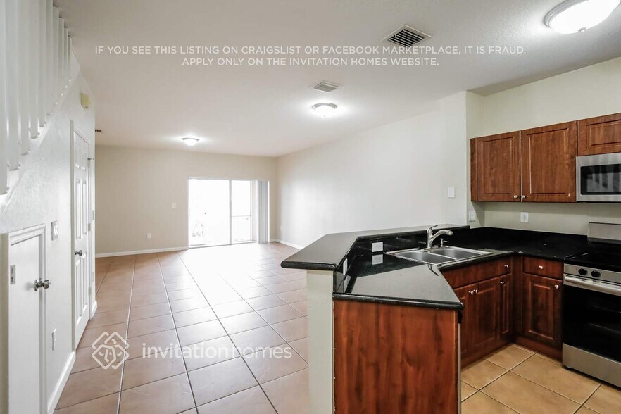 Building Photo - 8899 N Isles Cir