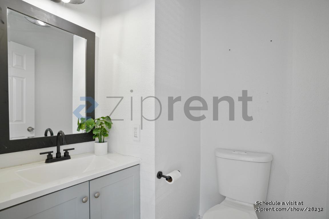 Building Photo - 9830 Sugarloaf Dr