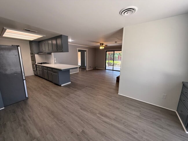 Building Photo - 3 Bedroom in the Northwest
