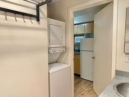 Building Photo - Beautiful convertible studio condo w/garage space included in desirable Belltown! AVAILABLE NOW!