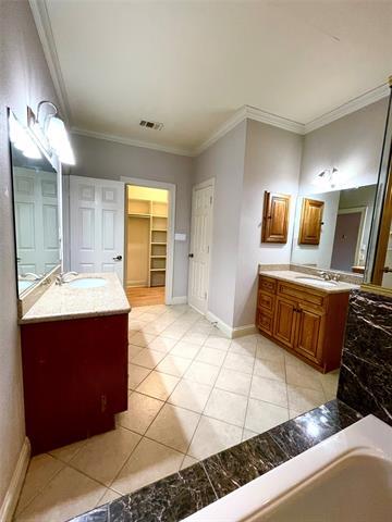 Building Photo - 2203 N Carroll Ave