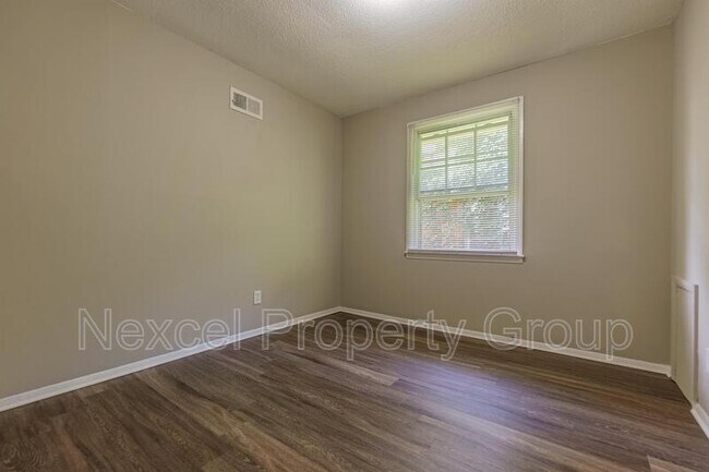 Building Photo - 1024 Mendenhall Cove
