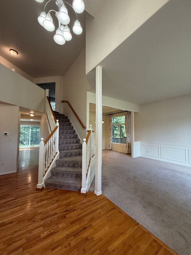 Building Photo - Shoreline House