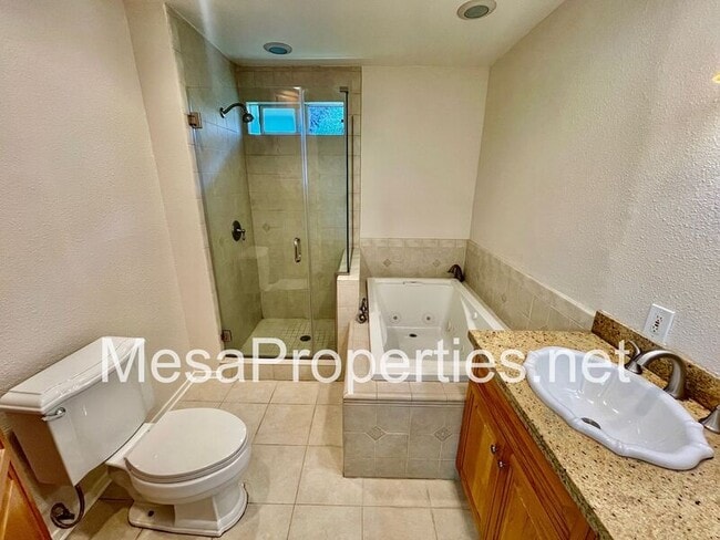 Building Photo - 1158 Bluegrass Pl