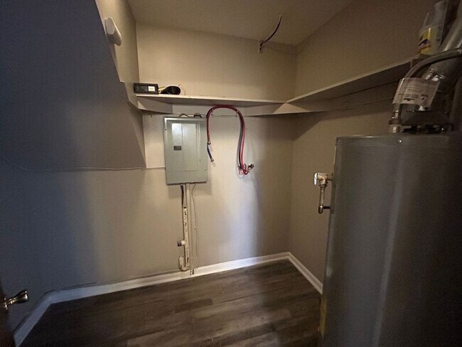 Building Photo - 1389 W Galbraith Rd