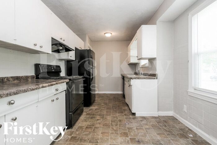 Building Photo - 1741 N Riley Ave
