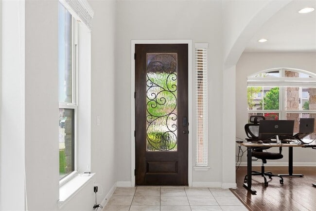 Building Photo - 2409 Muzzie Ln