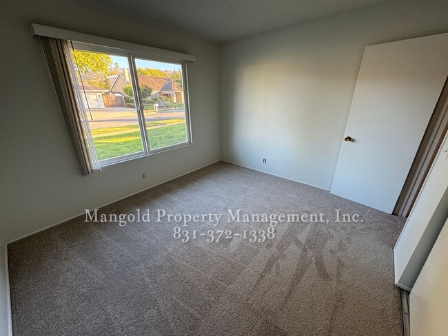 Building Photo - 22490 Ferdinand Dr