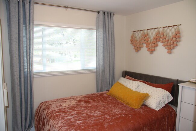 Building Photo - 2295 N Depew St