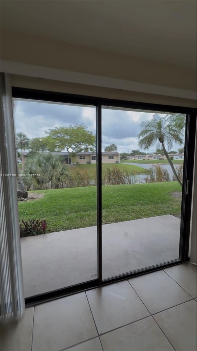 Building Photo - 1500 Lake Crystal Dr