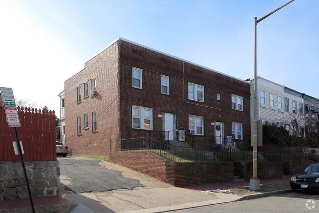 Primary Photo - 1625-1627 Constitution Ave NE