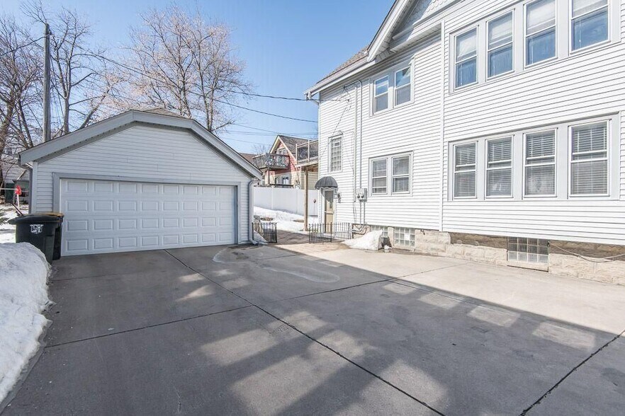 Building Photo - 537 N 59th St