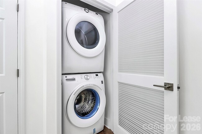 Building Photo - 3515 Markland Dr