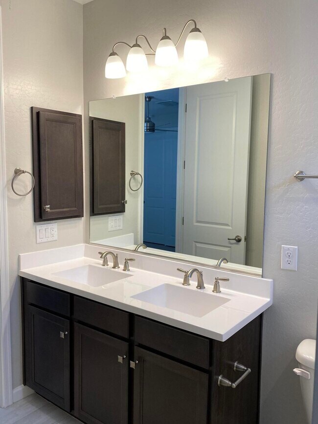 Building Photo - 6511 E Villa Maria Dr