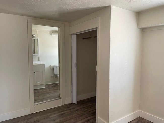 Building Photo - Newly Renovated-1 Bedroom 1 Bath Downstair...