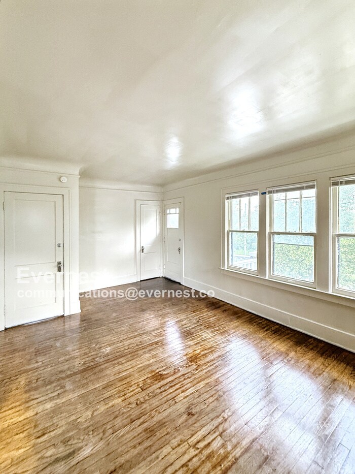 Building Photo - 12021 Stoepel St