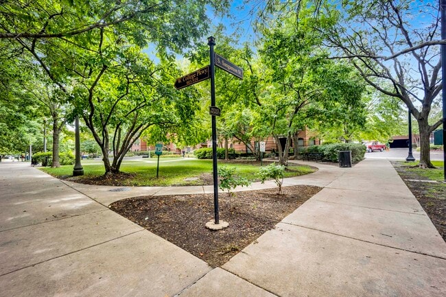 Building Photo - 1111 W 15th St