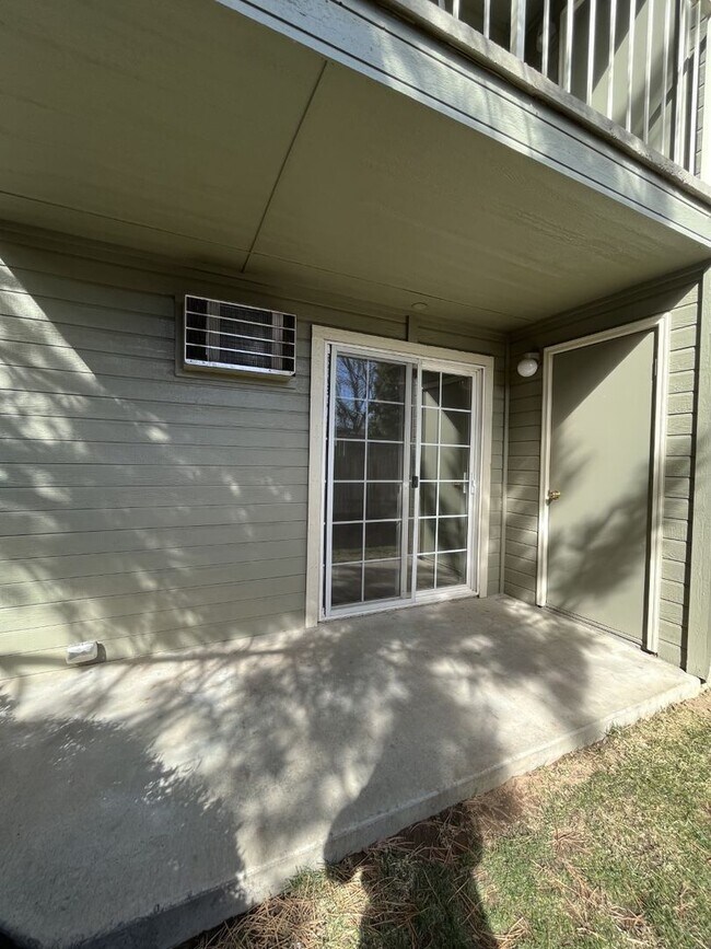 Building Photo - 1402 N Raymond St