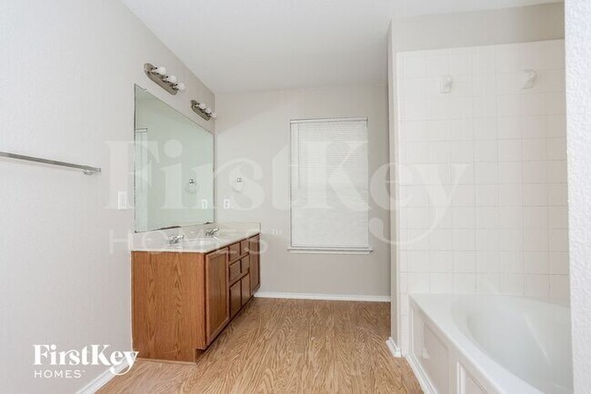 Building Photo - 3010 Dusty Oak Dr