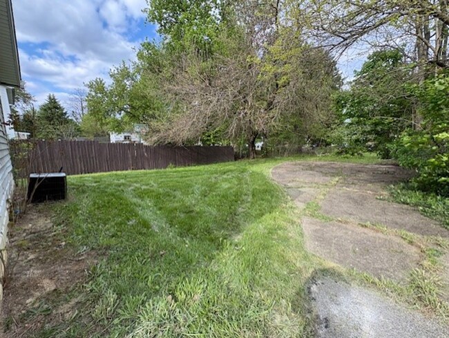 Building Photo - Charming 3-Bedroom Akron Home with Central A/C