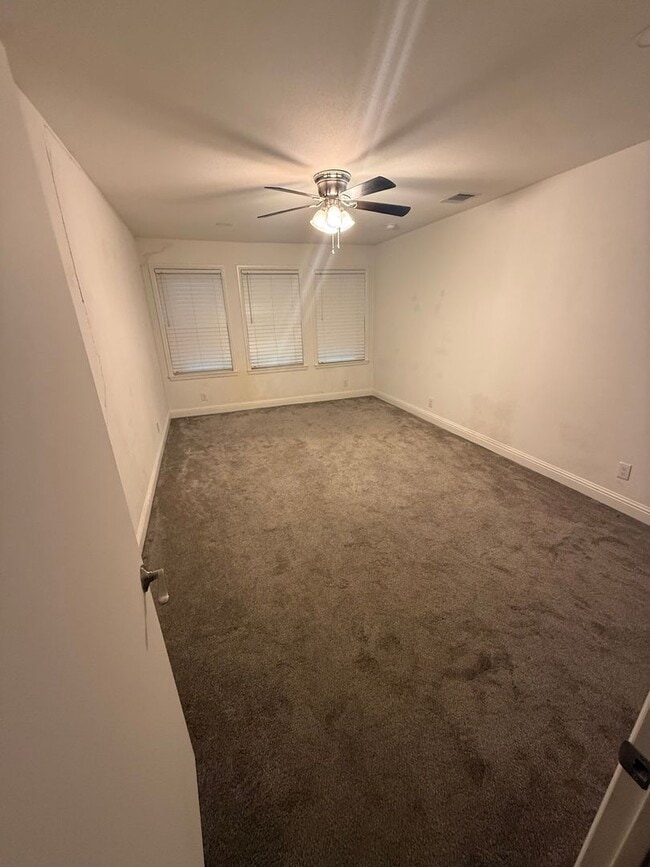 Building Photo - Check out this home in the heart of Benbrook!
