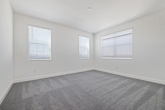 Building Photo - Luxurious gated community 5-Bedroom Rental...