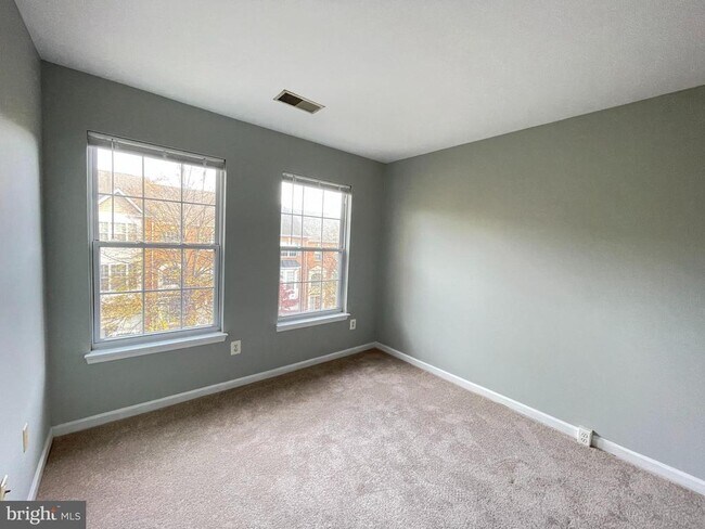 Building Photo - 4106 Hazelwood Ct