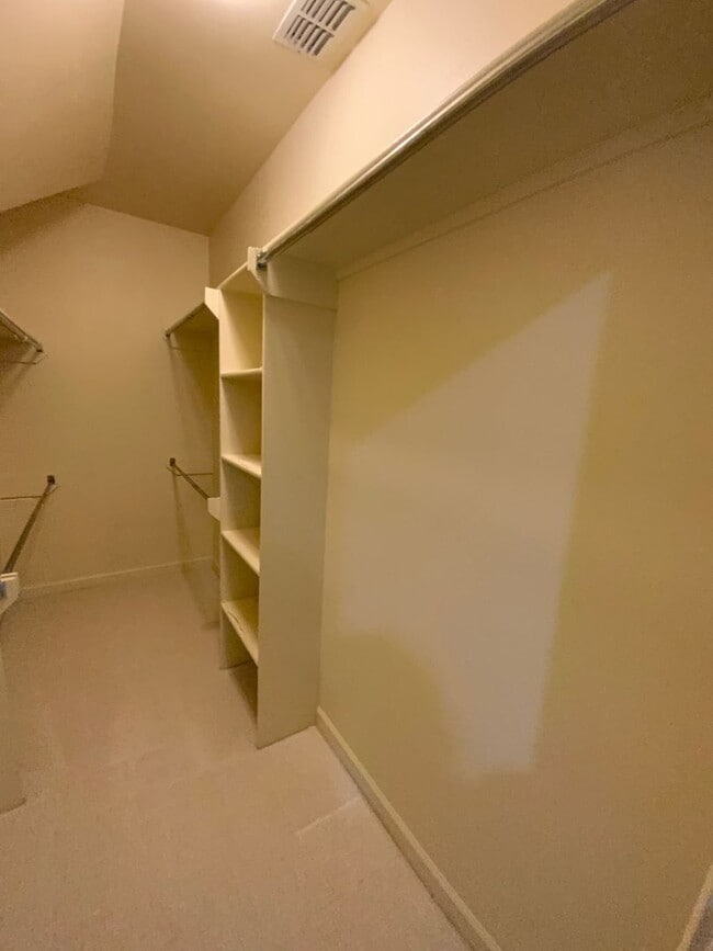 Building Photo - 123 Courts Ln